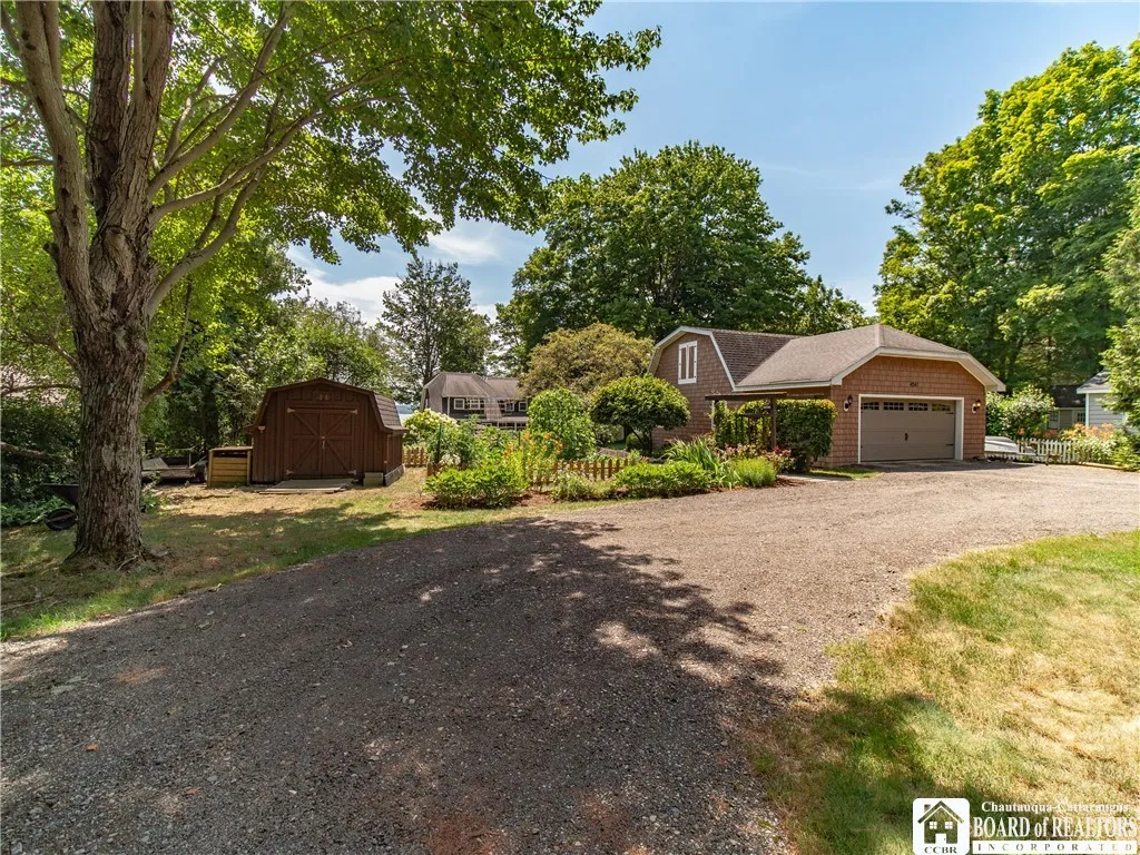 Circular driveway