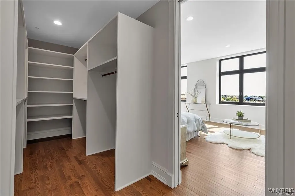 674 Main Street 4, Buffalo, New York 14202, Buffalo, New York 14202, 2 Bedrooms Bedrooms, 8 Rooms Rooms,2 BathroomsBathrooms,Residential,For Sale,674 Main Street 4, Buffalo, New York 14202,B1632610