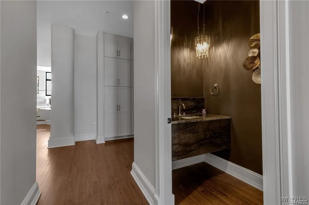 674 Main Street 4, Buffalo, New York 14202, Buffalo, New York 14202, 2 Bedrooms Bedrooms, 8 Rooms Rooms,2 BathroomsBathrooms,Residential,For Sale,674 Main Street 4, Buffalo, New York 14202,B1632610