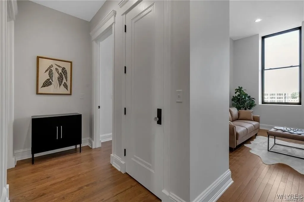 674 Main Street 4, Buffalo, New York 14202, Buffalo, New York 14202, 2 Bedrooms Bedrooms, 8 Rooms Rooms,2 BathroomsBathrooms,Residential,For Sale,674 Main Street 4, Buffalo, New York 14202,B1632610