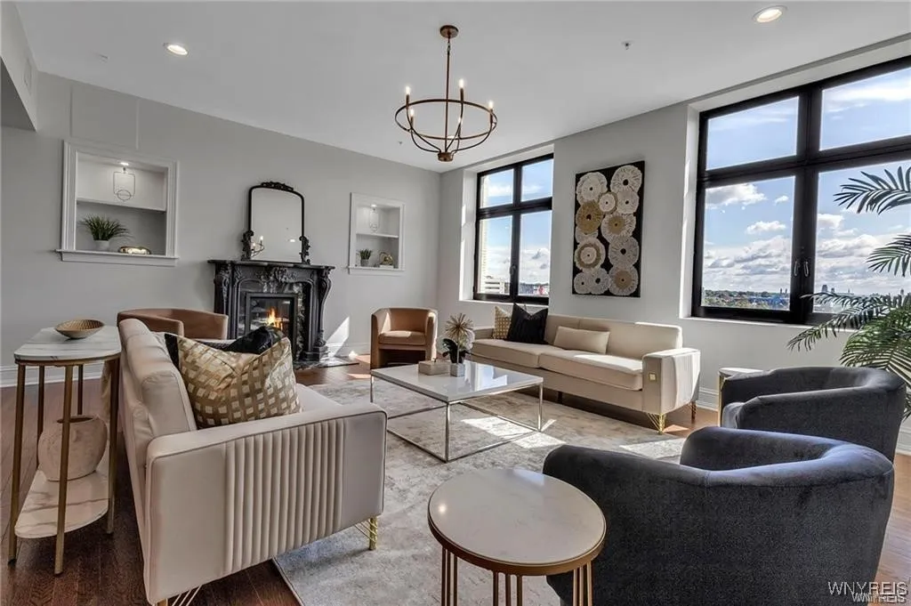 674 Main Street 4, Buffalo, New York 14202, Buffalo, New York 14202, 2 Bedrooms Bedrooms, 8 Rooms Rooms,2 BathroomsBathrooms,Residential,For Sale,674 Main Street 4, Buffalo, New York 14202,B1632610