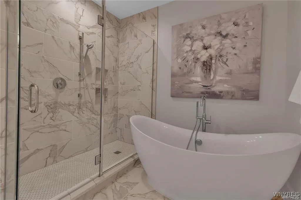 674 Main Street 4, Buffalo, New York 14202, Buffalo, New York 14202, 2 Bedrooms Bedrooms, 8 Rooms Rooms,2 BathroomsBathrooms,Residential,For Sale,674 Main Street 4, Buffalo, New York 14202,B1632610
