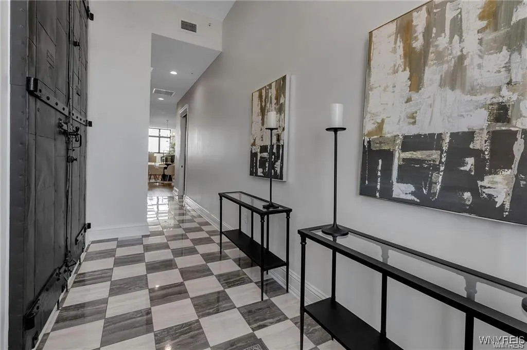 674 Main Street 4, Buffalo, New York 14202, Buffalo, New York 14202, 2 Bedrooms Bedrooms, 8 Rooms Rooms,2 BathroomsBathrooms,Residential,For Sale,674 Main Street 4, Buffalo, New York 14202,B1632610