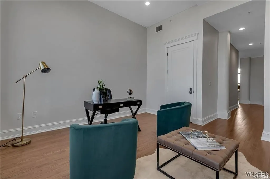 674 Main Street 4, Buffalo, New York 14202, Buffalo, New York 14202, 2 Bedrooms Bedrooms, 8 Rooms Rooms,2 BathroomsBathrooms,Residential,For Sale,674 Main Street 4, Buffalo, New York 14202,B1632610