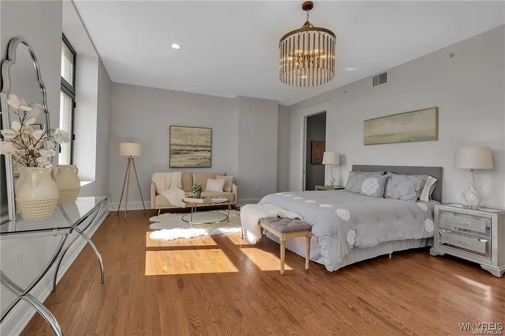 674 Main Street 4, Buffalo, New York 14202, Buffalo, New York 14202, 2 Bedrooms Bedrooms, 8 Rooms Rooms,2 BathroomsBathrooms,Residential,For Sale,674 Main Street 4, Buffalo, New York 14202,B1632610