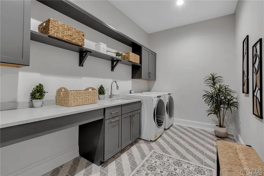 674 Main Street 4, Buffalo, New York 14202, Buffalo, New York 14202, 2 Bedrooms Bedrooms, 8 Rooms Rooms,2 BathroomsBathrooms,Residential,For Sale,674 Main Street 4, Buffalo, New York 14202,B1632610