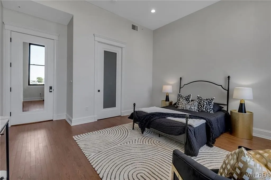 674 Main Street 4, Buffalo, New York 14202, Buffalo, New York 14202, 2 Bedrooms Bedrooms, 8 Rooms Rooms,2 BathroomsBathrooms,Residential,For Sale,674 Main Street 4, Buffalo, New York 14202,B1632610