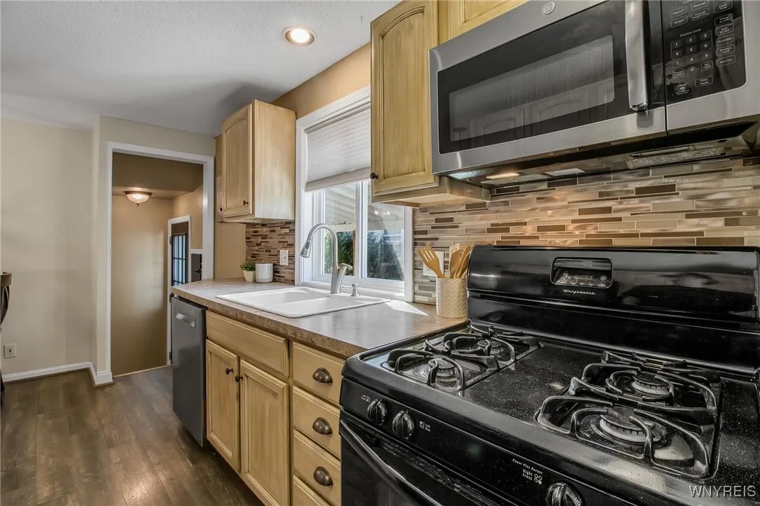 39 Delray Avenue, West Seneca, New York 14224, West Seneca, New York 14224, 3 Bedrooms Bedrooms, 8 Rooms Rooms,2 BathroomsBathrooms,Residential,For Sale,39 Delray Avenue, West Seneca, New York 14224,B1632847