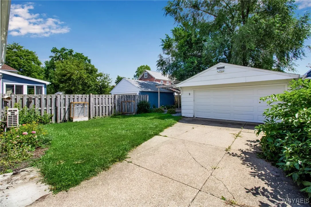 39 Delray Avenue, West Seneca, New York 14224, West Seneca, New York 14224, 3 Bedrooms Bedrooms, 8 Rooms Rooms,2 BathroomsBathrooms,Residential,For Sale,39 Delray Avenue, West Seneca, New York 14224,B1632847