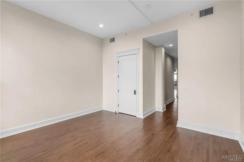 674 Main Street 3, Buffalo, New York 14202, Buffalo, New York 14202, 2 Bedrooms Bedrooms, 8 Rooms Rooms,2 BathroomsBathrooms,Residential,For Sale,674 Main Street 3, Buffalo, New York 14202,B1632605