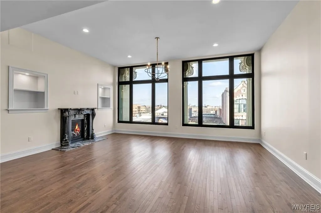 674 Main Street 3, Buffalo, New York 14202, Buffalo, New York 14202, 2 Bedrooms Bedrooms, 8 Rooms Rooms,2 BathroomsBathrooms,Residential,For Sale,674 Main Street 3, Buffalo, New York 14202,B1632605