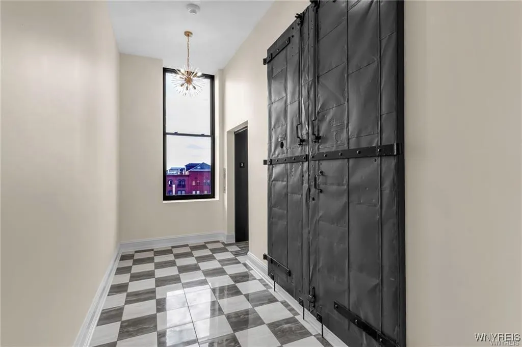 674 Main Street 3, Buffalo, New York 14202, Buffalo, New York 14202, 2 Bedrooms Bedrooms, 8 Rooms Rooms,2 BathroomsBathrooms,Residential,For Sale,674 Main Street 3, Buffalo, New York 14202,B1632605