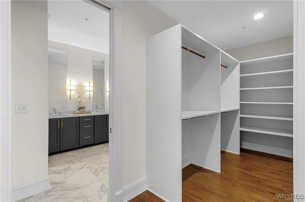 674 Main Street 3, Buffalo, New York 14202, Buffalo, New York 14202, 2 Bedrooms Bedrooms, 8 Rooms Rooms,2 BathroomsBathrooms,Residential,For Sale,674 Main Street 3, Buffalo, New York 14202,B1632605