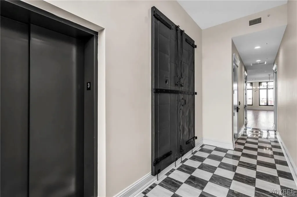 674 Main Street 3, Buffalo, New York 14202, Buffalo, New York 14202, 2 Bedrooms Bedrooms, 8 Rooms Rooms,2 BathroomsBathrooms,Residential,For Sale,674 Main Street 3, Buffalo, New York 14202,B1632605
