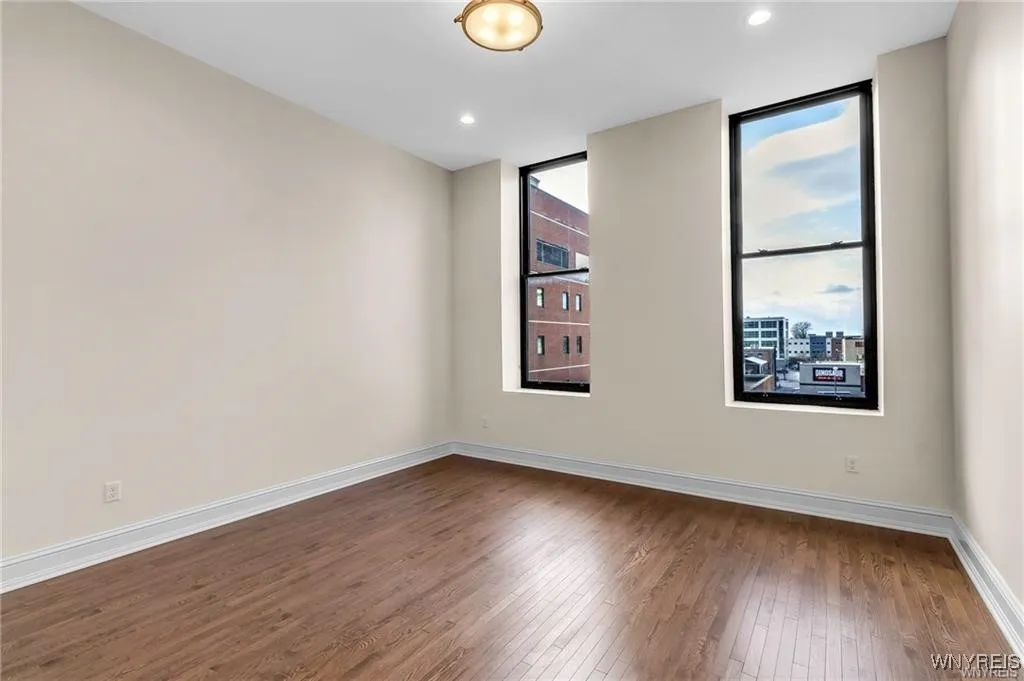 674 Main Street 3, Buffalo, New York 14202, Buffalo, New York 14202, 2 Bedrooms Bedrooms, 8 Rooms Rooms,2 BathroomsBathrooms,Residential,For Sale,674 Main Street 3, Buffalo, New York 14202,B1632605