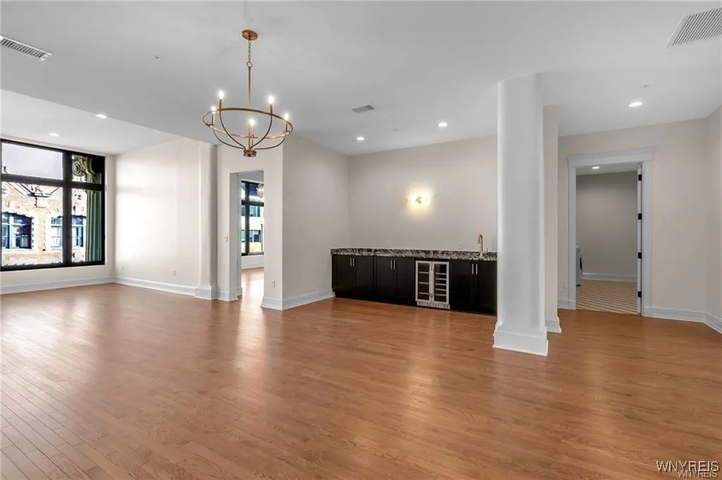 674 Main Street 3, Buffalo, New York 14202, Buffalo, New York 14202, 2 Bedrooms Bedrooms, 8 Rooms Rooms,2 BathroomsBathrooms,Residential,For Sale,674 Main Street 3, Buffalo, New York 14202,B1632605
