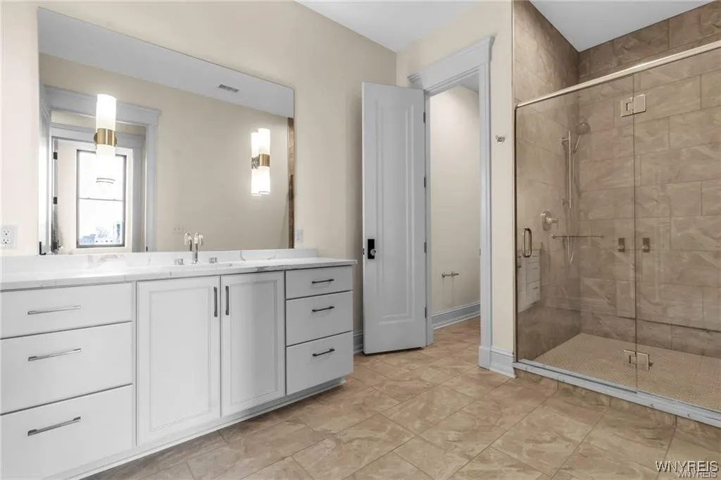 674 Main Street 3, Buffalo, New York 14202, Buffalo, New York 14202, 2 Bedrooms Bedrooms, 8 Rooms Rooms,2 BathroomsBathrooms,Residential,For Sale,674 Main Street 3, Buffalo, New York 14202,B1632605