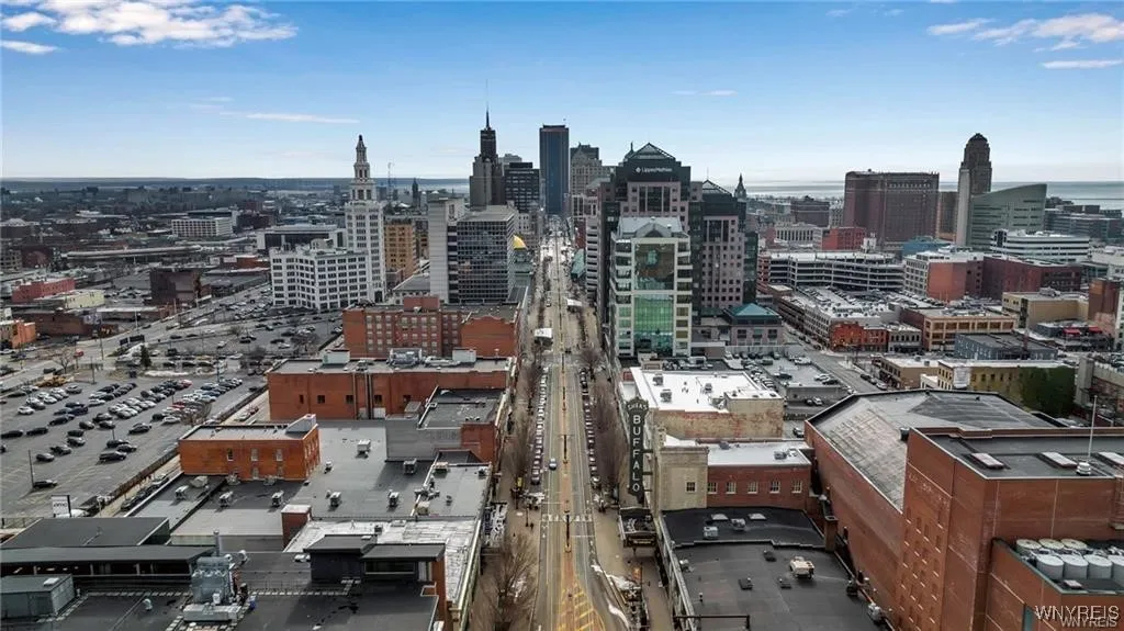 674 Main Street 3, Buffalo, New York 14202, Buffalo, New York 14202, 2 Bedrooms Bedrooms, 8 Rooms Rooms,2 BathroomsBathrooms,Residential,For Sale,674 Main Street 3, Buffalo, New York 14202,B1632605