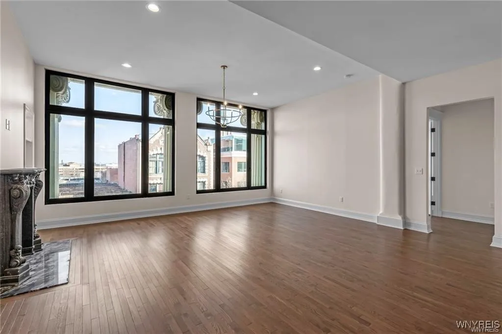 674 Main Street 3, Buffalo, New York 14202, Buffalo, New York 14202, 2 Bedrooms Bedrooms, 8 Rooms Rooms,2 BathroomsBathrooms,Residential,For Sale,674 Main Street 3, Buffalo, New York 14202,B1632605