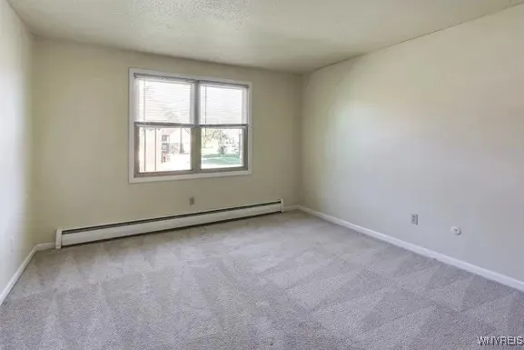 4393 Apt #5 Chestnut Ridge, Amherst, New York 1422, Amherst, New York 14228, 1 Bedroom Bedrooms, 3 Rooms Rooms,1 BathroomBathrooms,Residential Lease,For Rent,4393 Apt #5 Chestnut Ridge, Amherst, New York 1422,B1633225