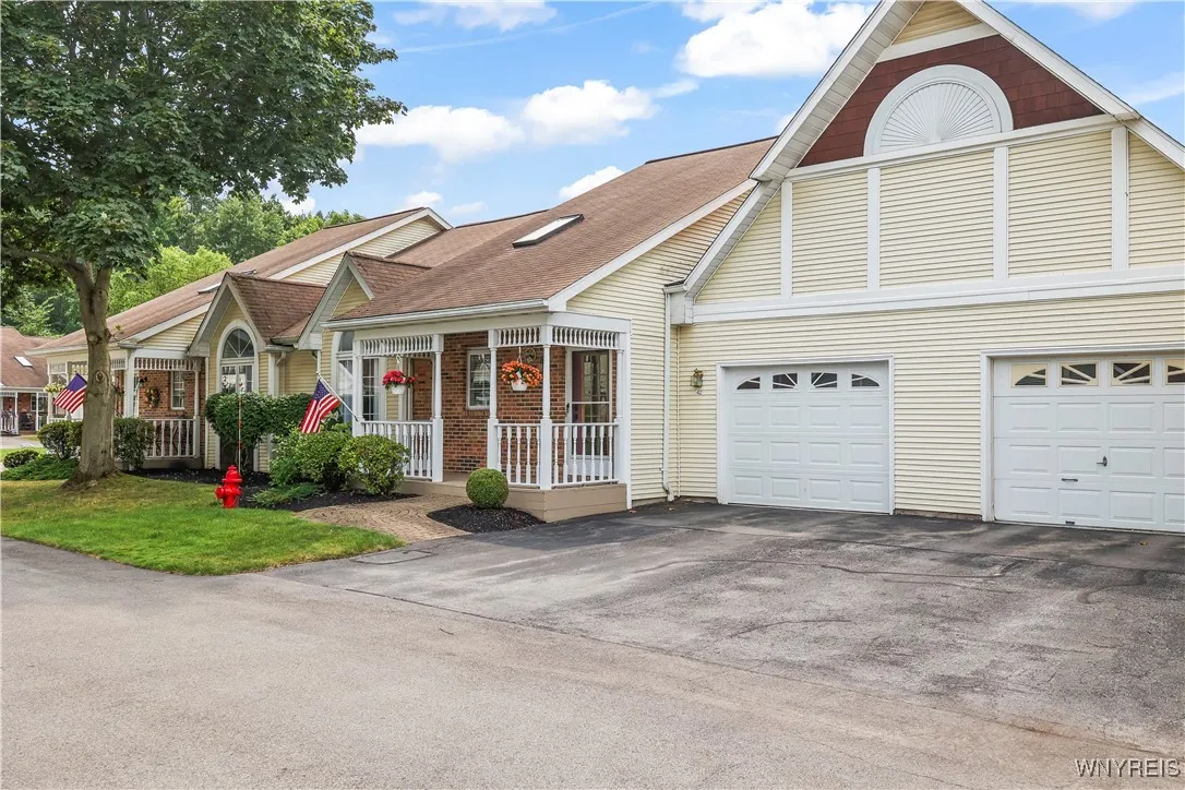 42 Spicebush Lane, Amherst, New York 14221, Amherst, New York 14221, 2 Bedrooms Bedrooms, 7 Rooms Rooms,2 BathroomsBathrooms,Residential,For Sale,42 Spicebush Lane, Amherst, New York 14221,B1633275
