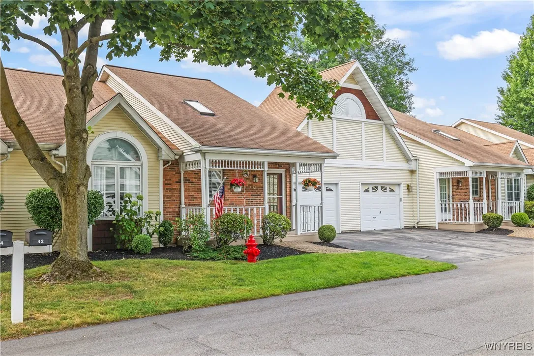 42 Spicebush Lane, Amherst, New York 14221, Amherst, New York 14221, 2 Bedrooms Bedrooms, 7 Rooms Rooms,2 BathroomsBathrooms,Residential,For Sale,42 Spicebush Lane, Amherst, New York 14221,B1633275