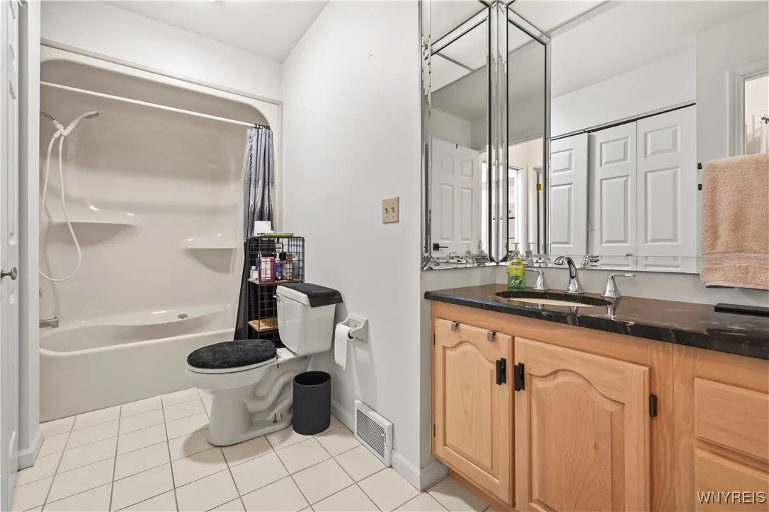42 Spicebush Lane, Amherst, New York 14221, Amherst, New York 14221, 2 Bedrooms Bedrooms, 7 Rooms Rooms,2 BathroomsBathrooms,Residential,For Sale,42 Spicebush Lane, Amherst, New York 14221,B1633275