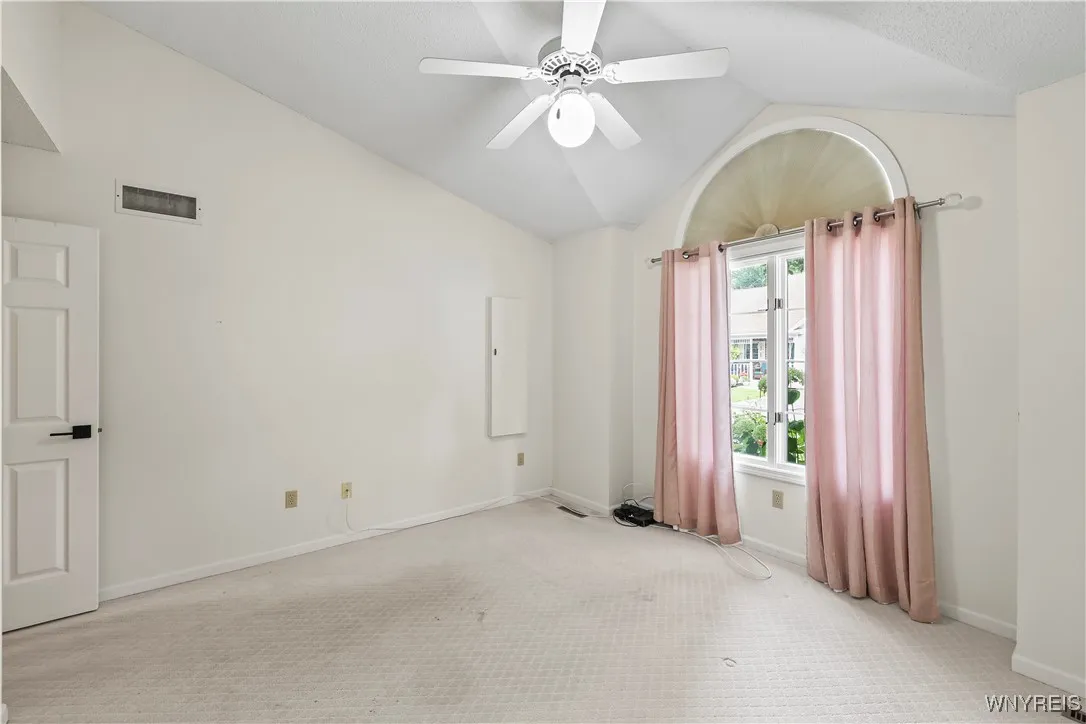 42 Spicebush Lane, Amherst, New York 14221, Amherst, New York 14221, 2 Bedrooms Bedrooms, 7 Rooms Rooms,2 BathroomsBathrooms,Residential,For Sale,42 Spicebush Lane, Amherst, New York 14221,B1633275