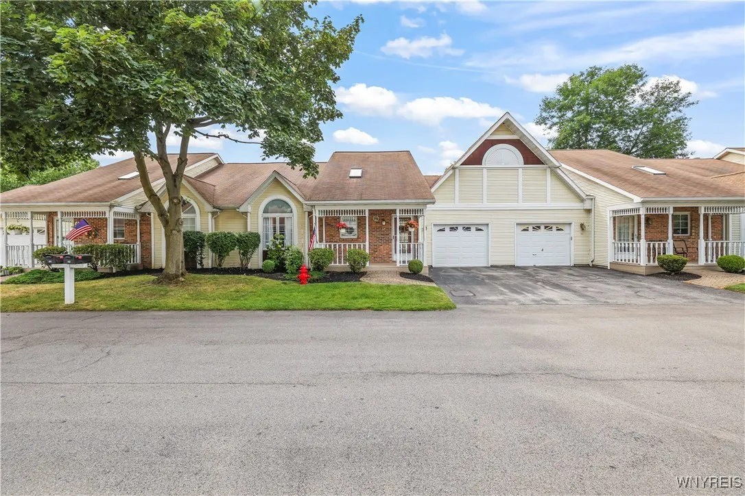 42 Spicebush Lane, Amherst, New York 14221, Amherst, New York 14221, 2 Bedrooms Bedrooms, 7 Rooms Rooms,2 BathroomsBathrooms,Residential,For Sale,42 Spicebush Lane, Amherst, New York 14221,B1633275