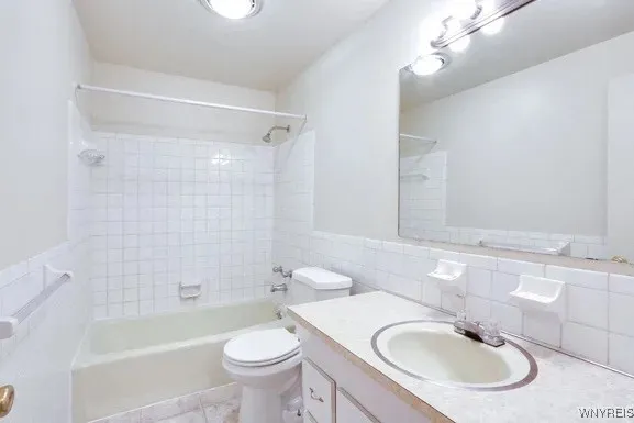 64 Sundridge, Amherst, New York 14228, Amherst, New York 14228, 2 Bedrooms Bedrooms, 5 Rooms Rooms,1 BathroomBathrooms,Residential Lease,For Rent,64 Sundridge, Amherst, New York 14228,B1633280