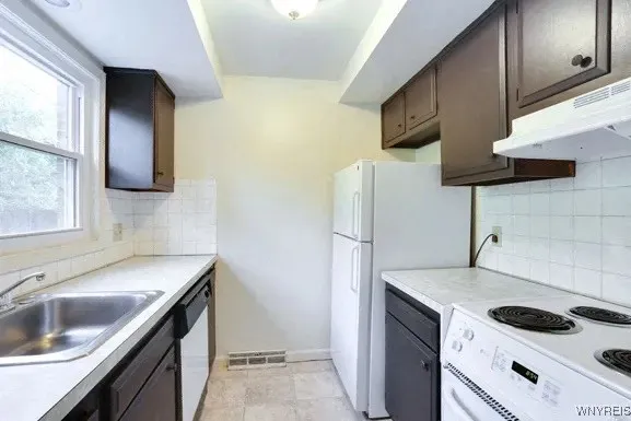 64 Sundridge, Amherst, New York 14228, Amherst, New York 14228, 2 Bedrooms Bedrooms, 5 Rooms Rooms,1 BathroomBathrooms,Residential Lease,For Rent,64 Sundridge, Amherst, New York 14228,B1633280