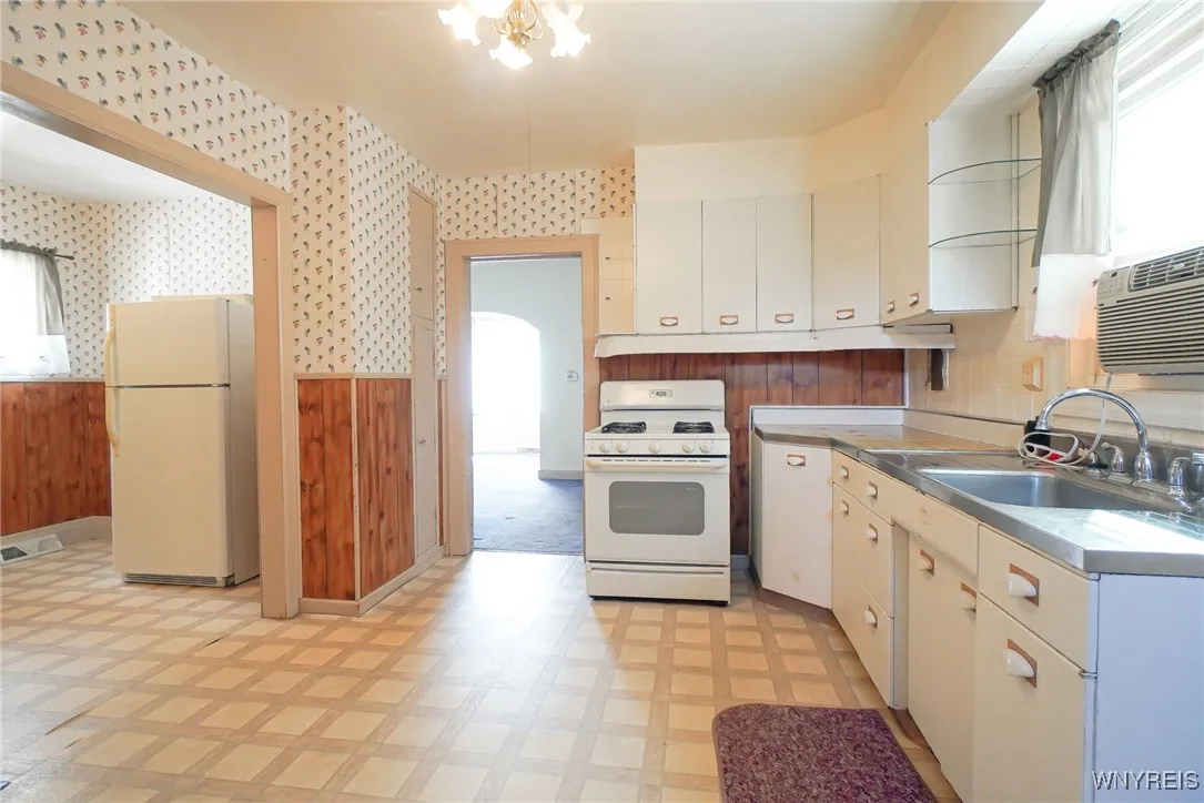 34 Lehigh St, Cheektowaga, New York 14206, Cheektowaga, New York 14206, 3 Bedrooms Bedrooms, 6 Rooms Rooms,1 BathroomBathrooms,Residential,For Sale,34 Lehigh St, Cheektowaga, New York 14206,0,B1632920