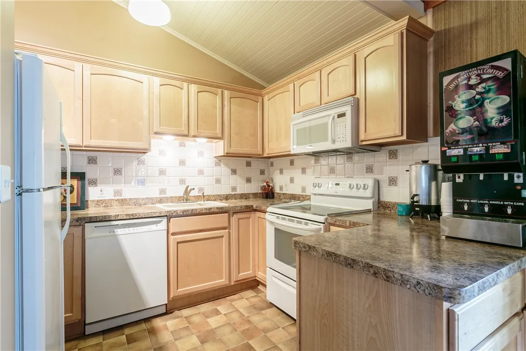 43 Brown Street, Albion, New York 14411, Albion, New York 14411, 9 Bedrooms Bedrooms, 13 Rooms Rooms,6 BathroomsBathrooms,Residential,For Sale,43 Brown Street, Albion, New York 14411,R1633136