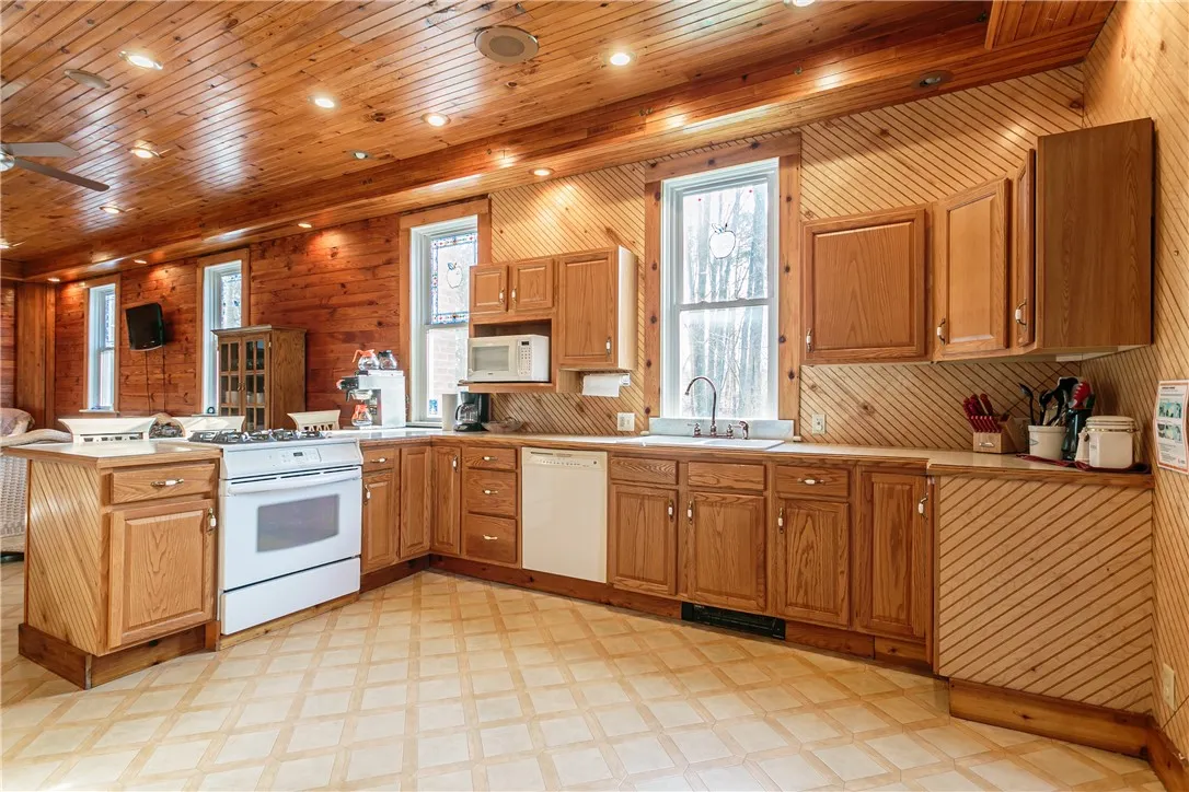 43 Brown Street, Albion, New York 14411, Albion, New York 14411, 9 Bedrooms Bedrooms, 13 Rooms Rooms,6 BathroomsBathrooms,Residential,For Sale,43 Brown Street, Albion, New York 14411,R1633136