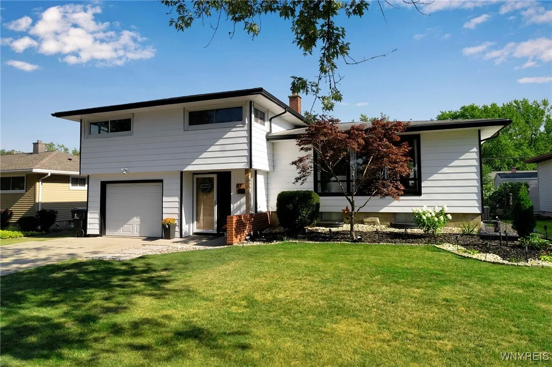 83 Millwood Drive, Tonawanda, New York 14150, Tonawanda, New York 14150, 3 Bedrooms Bedrooms, 8 Rooms Rooms,2 BathroomsBathrooms,Residential,For Sale,83 Millwood Drive, Tonawanda, New York 14150,B1633230
