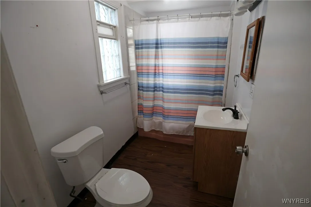 13 Lester Street, Buffalo, New York 14210, Buffalo, New York 14210, 3 Bedrooms Bedrooms, 5 Rooms Rooms,1 BathroomBathrooms,Residential Lease,For Rent,13 Lester Street, Buffalo, New York 14210,B1632554