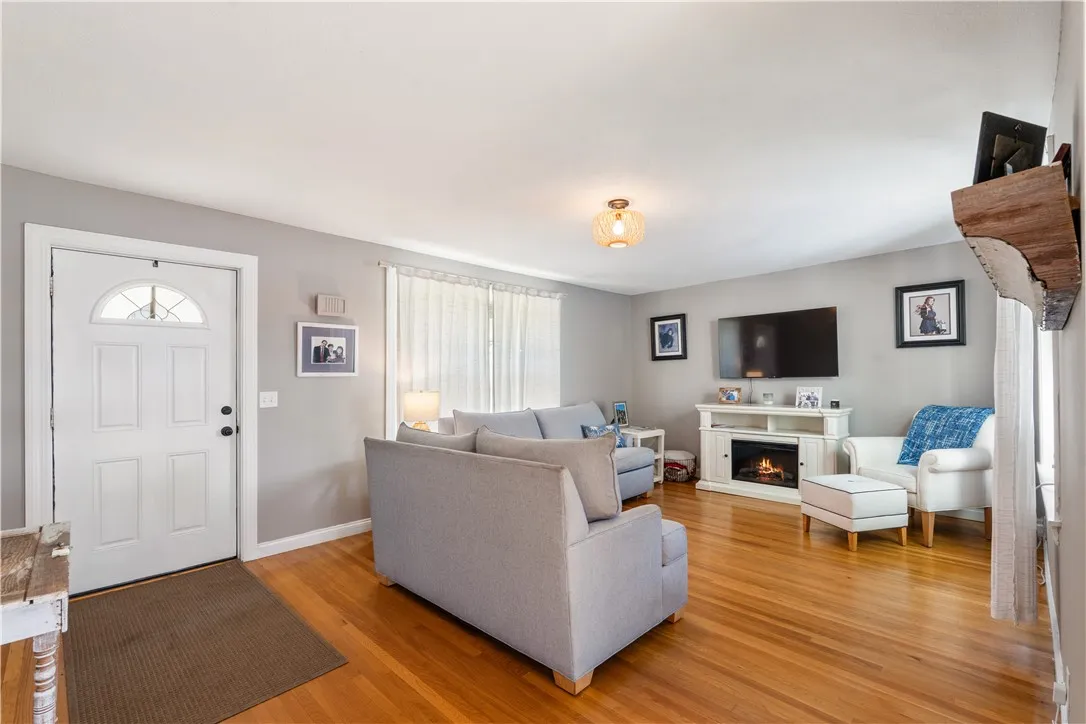 5372 E Lake Rd, Conesus, New York 14435, Conesus, New York 14435, 4 Bedrooms Bedrooms, ,3 BathroomsBathrooms,Residential,For Sale,5372 E Lake Rd, Conesus, New York 14435,R1632973