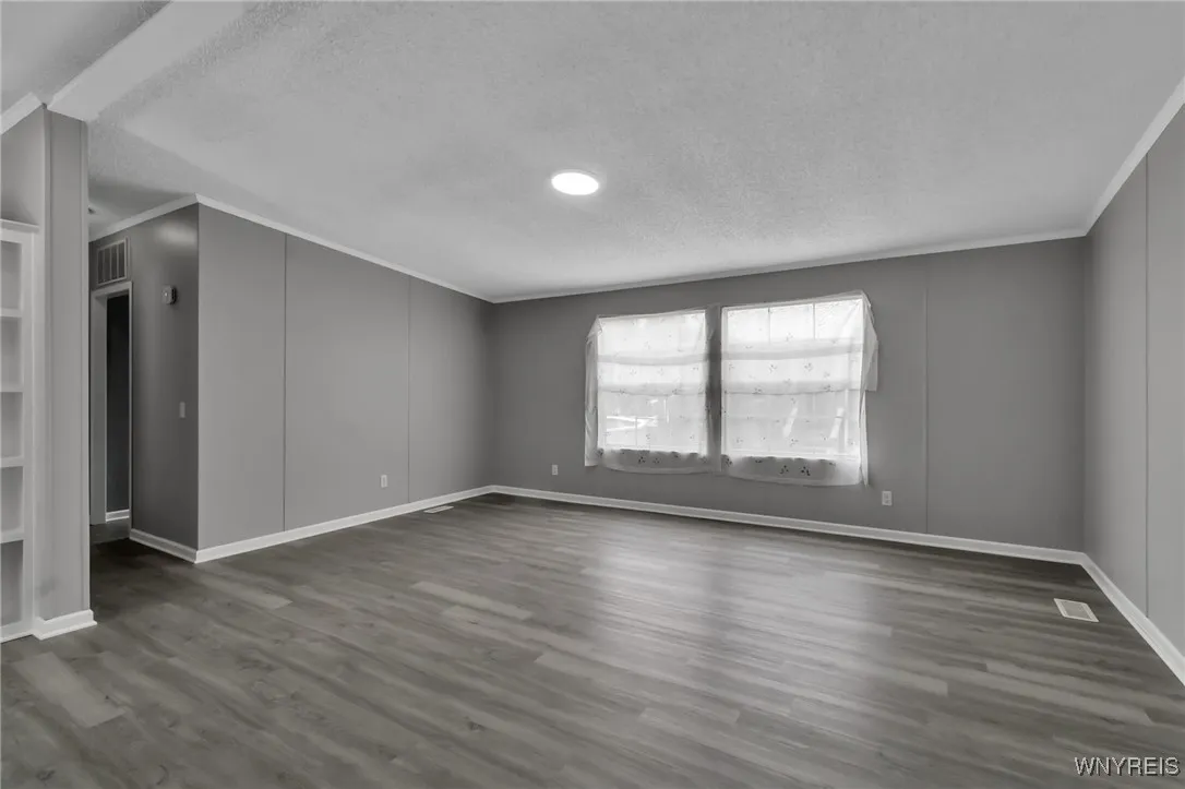 1227 Parkwood Drive, Lockport Town, New York 14094, Lockport Town, New York 14094, 3 Bedrooms Bedrooms, 6 Rooms Rooms,2 BathroomsBathrooms,Residential,For Sale,1227 Parkwood Drive, Lockport Town, New York 14094,B1633274