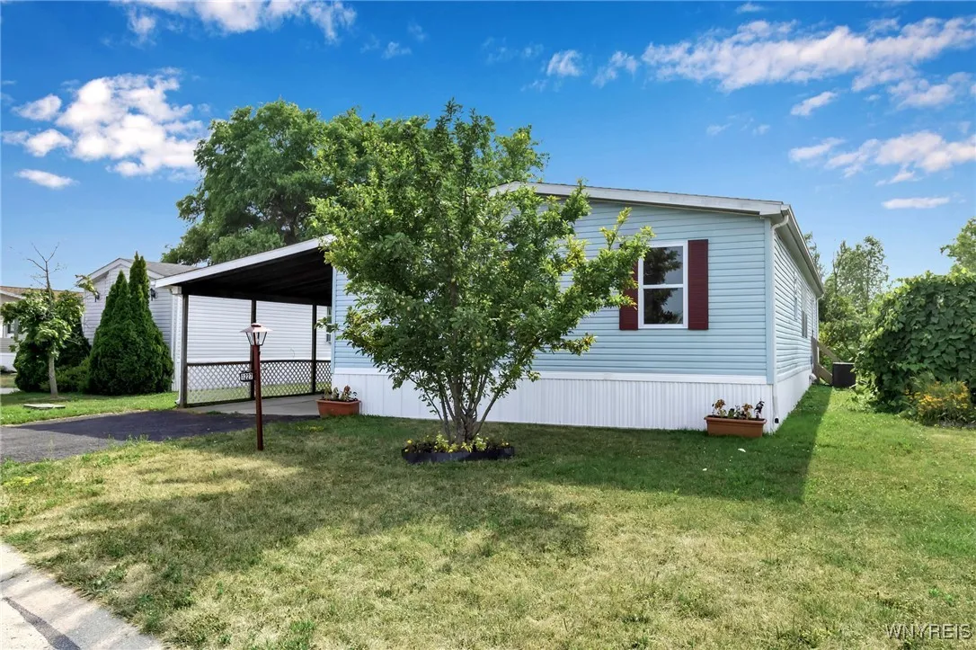 1227 Parkwood Drive, Lockport Town, New York 14094, Lockport Town, New York 14094, 3 Bedrooms Bedrooms, 6 Rooms Rooms,2 BathroomsBathrooms,Residential,For Sale,1227 Parkwood Drive, Lockport Town, New York 14094,B1633274