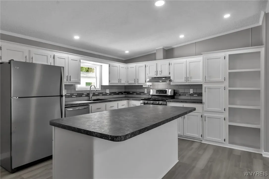 1227 Parkwood Drive, Lockport Town, New York 14094, Lockport Town, New York 14094, 3 Bedrooms Bedrooms, 6 Rooms Rooms,2 BathroomsBathrooms,Residential,For Sale,1227 Parkwood Drive, Lockport Town, New York 14094,B1633274