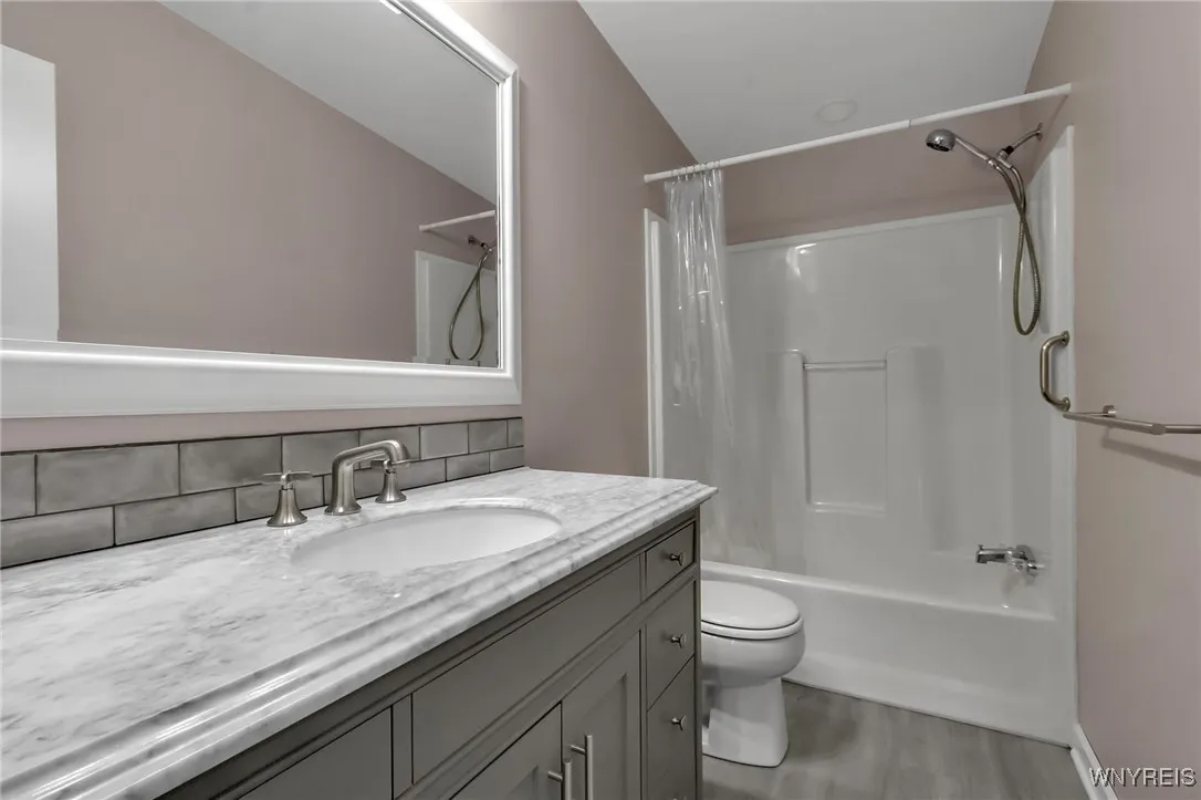 1227 Parkwood Drive, Lockport Town, New York 14094, Lockport Town, New York 14094, 3 Bedrooms Bedrooms, 6 Rooms Rooms,2 BathroomsBathrooms,Residential,For Sale,1227 Parkwood Drive, Lockport Town, New York 14094,B1633274