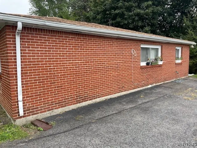 Right side facing the house...another parking space for tenant on the right.