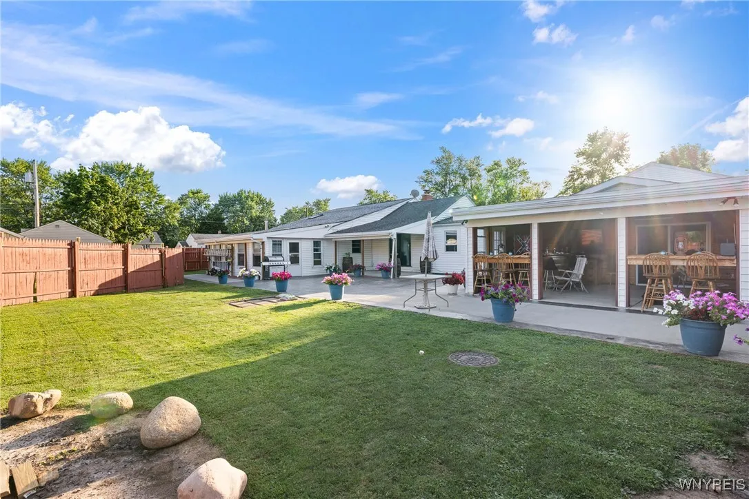 17 Redwood Drive 15, Cheektowaga, New York 14225, Cheektowaga, New York 14225, 5 Bedrooms Bedrooms, ,2 BathroomsBathrooms,Residential,For Sale,17 Redwood Drive 15, Cheektowaga, New York 14225,B1633246