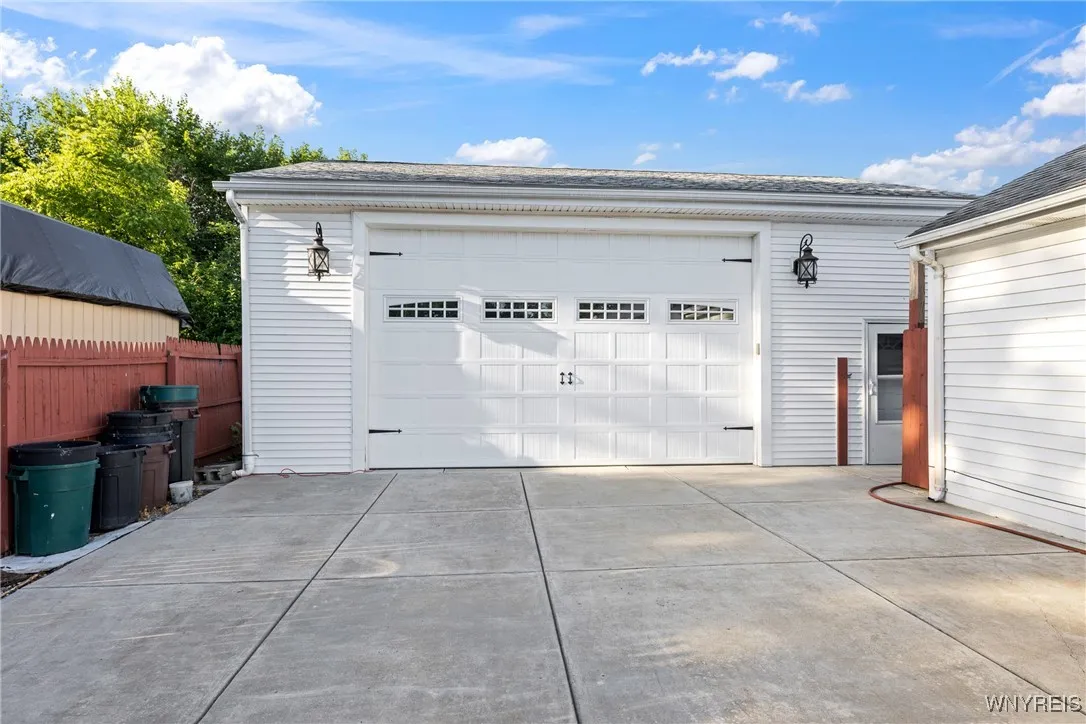 2 CAR GARAGE