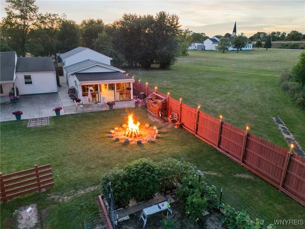 17 Redwood Drive 15, Cheektowaga, New York 14225, Cheektowaga, New York 14225, 5 Bedrooms Bedrooms, ,2 BathroomsBathrooms,Residential,For Sale,17 Redwood Drive 15, Cheektowaga, New York 14225,B1633246
