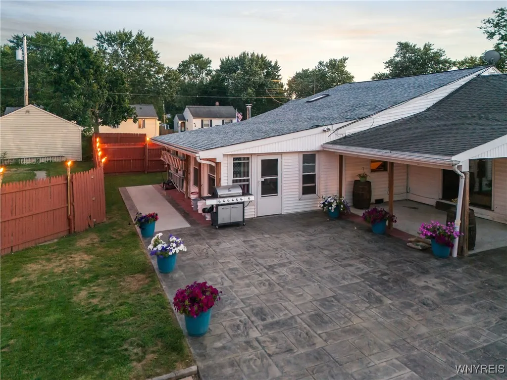 17 Redwood Drive 15, Cheektowaga, New York 14225, Cheektowaga, New York 14225, 5 Bedrooms Bedrooms, ,2 BathroomsBathrooms,Residential,For Sale,17 Redwood Drive 15, Cheektowaga, New York 14225,B1633246