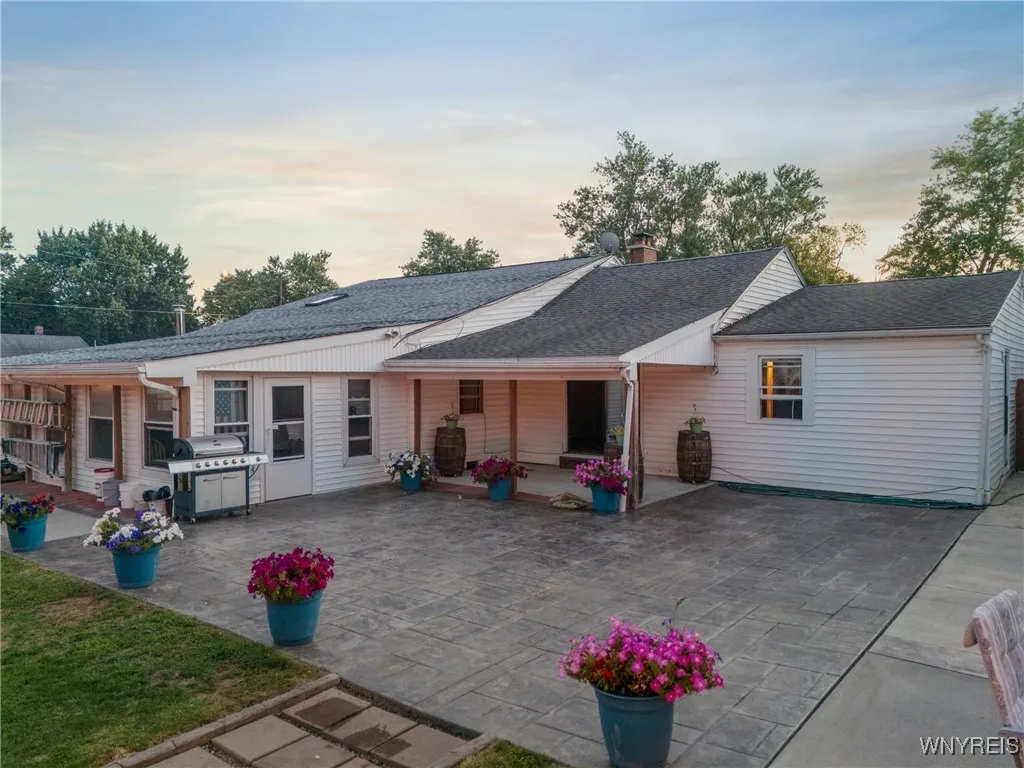 17 Redwood Drive 15, Cheektowaga, New York 14225, Cheektowaga, New York 14225, 5 Bedrooms Bedrooms, ,2 BathroomsBathrooms,Residential,For Sale,17 Redwood Drive 15, Cheektowaga, New York 14225,B1633246