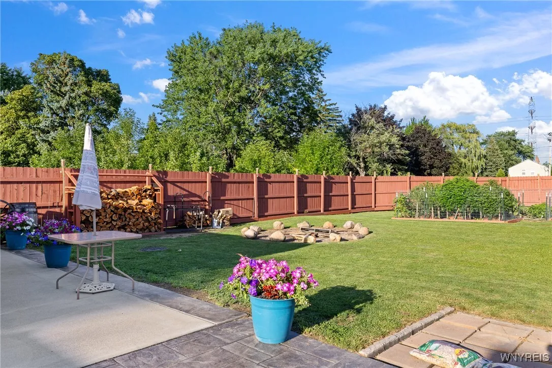 17 Redwood Drive 15, Cheektowaga, New York 14225, Cheektowaga, New York 14225, 5 Bedrooms Bedrooms, ,2 BathroomsBathrooms,Residential,For Sale,17 Redwood Drive 15, Cheektowaga, New York 14225,B1633246