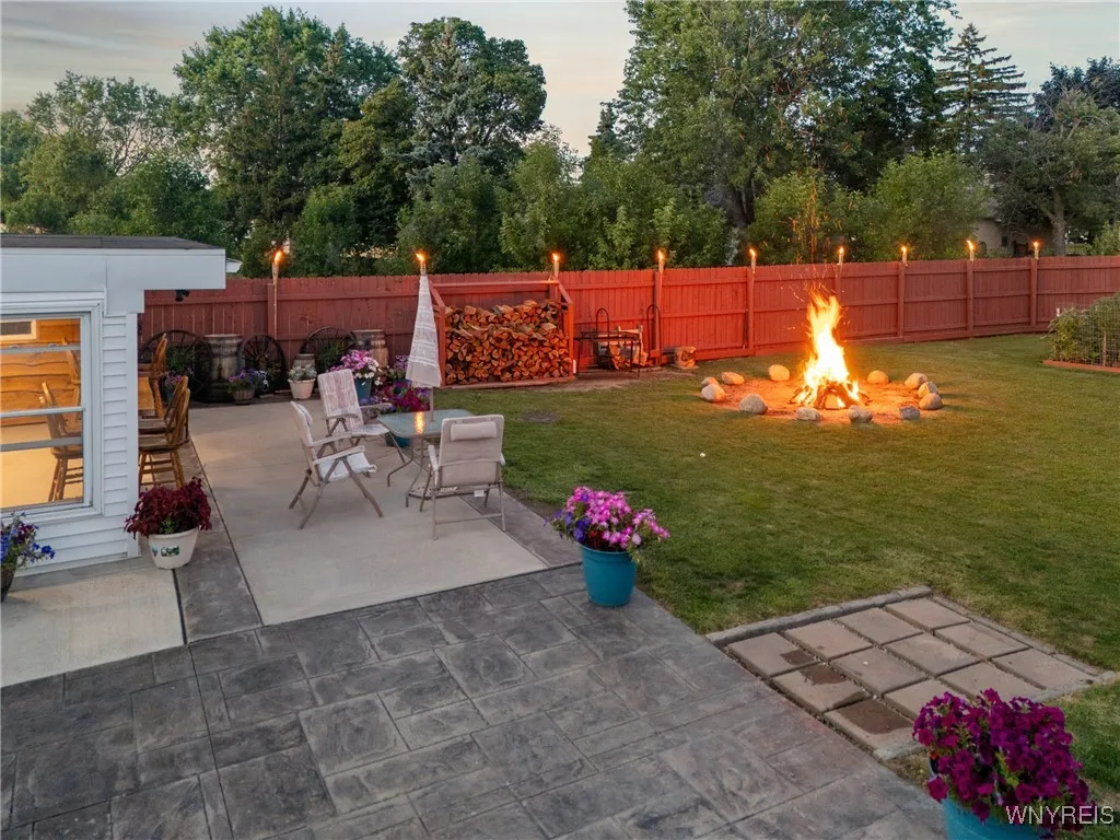 17 Redwood Drive 15, Cheektowaga, New York 14225, Cheektowaga, New York 14225, 5 Bedrooms Bedrooms, ,2 BathroomsBathrooms,Residential,For Sale,17 Redwood Drive 15, Cheektowaga, New York 14225,B1633246