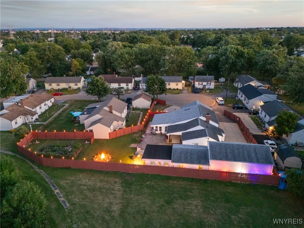 17 Redwood Drive 15, Cheektowaga, New York 14225, Cheektowaga, New York 14225, 5 Bedrooms Bedrooms, ,2 BathroomsBathrooms,Residential,For Sale,17 Redwood Drive 15, Cheektowaga, New York 14225,B1633246